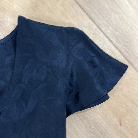 Women’s Marc Jacobs XS cap sleeve, tie back dressto knee. Like new. 100% silk - Picture 4 of 7